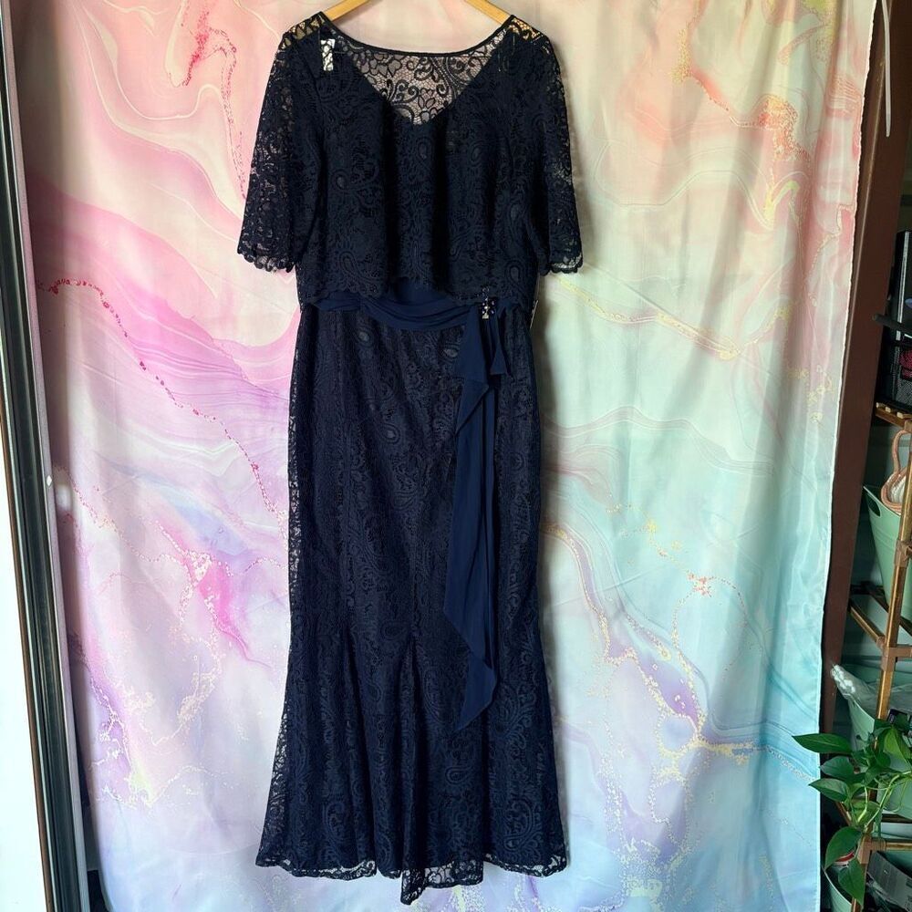 Le Bos 16 Navy Blue Lace Formal Gown Dress Style 26789 Rhinestone Brooch NEW